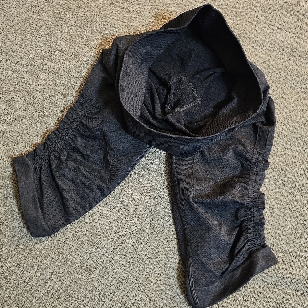 Lululemon Athletica Dark Gray Athletic Yoga Capri Leggings Size 6 - Picture 4 of 6